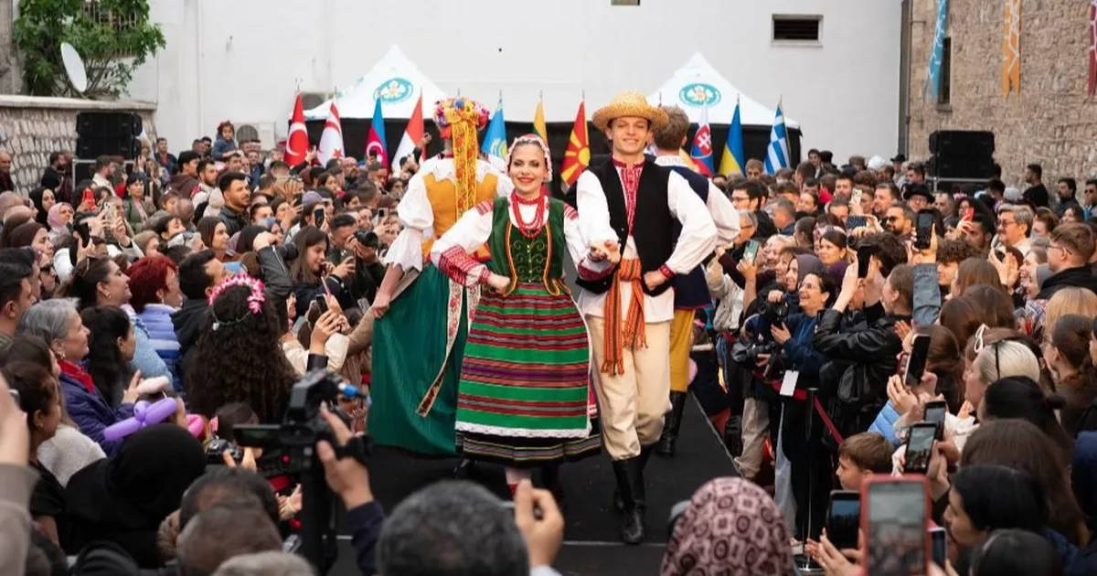 Manisa Mesir Festivali’nde kültür defilesi büyüledi
