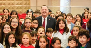 23 Nisan Ulusal Egemenlik ve Çocuk Bayramı, Manisa’da bir ilke