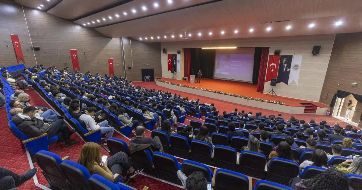 Mersin’de üniversite adaylarına meslek tanıtım semineri