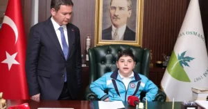 Osmangazi Belediye Başkanı Erkan Aydın, geleceğin teminatı olan çocuklara verdiği