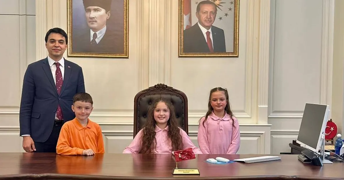 Minik yürekler devlet yönetti