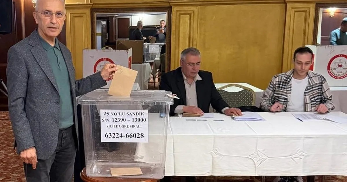 Ömer Çeker’den emek mücadelesine Hürriyetçi Sağlık Sen’le devam