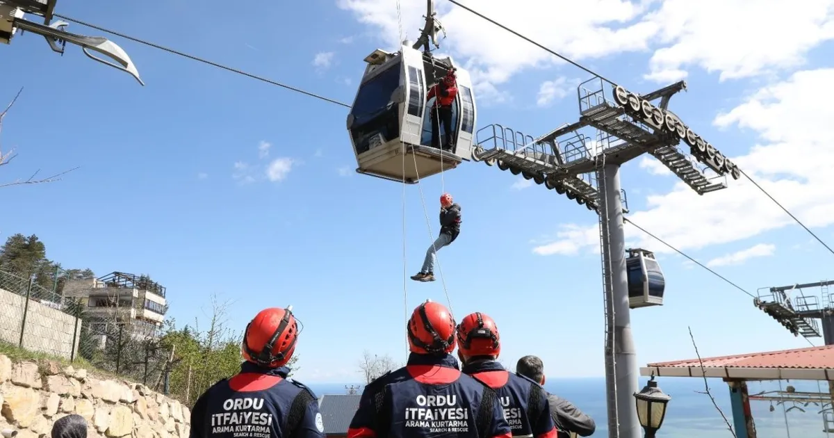 Ordu’da teleferik hattında nefes kesen kurtarma tatbikatı