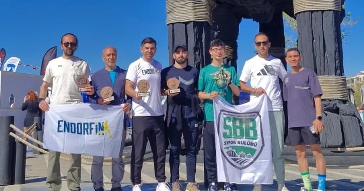 Sakaryalı sporcular zorlu maratondan madalyayla döndü