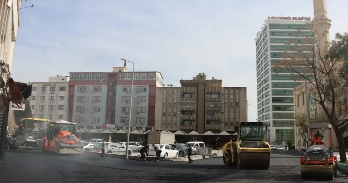 Şanlıurfa’da asfalt çalışmaları tam gaz