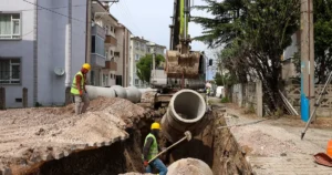 SASKİ, Erenler Dilmen Mahallesi’nin yeni ulaşım güzergâhında altyapı çalışmalarını sürdürüyor.