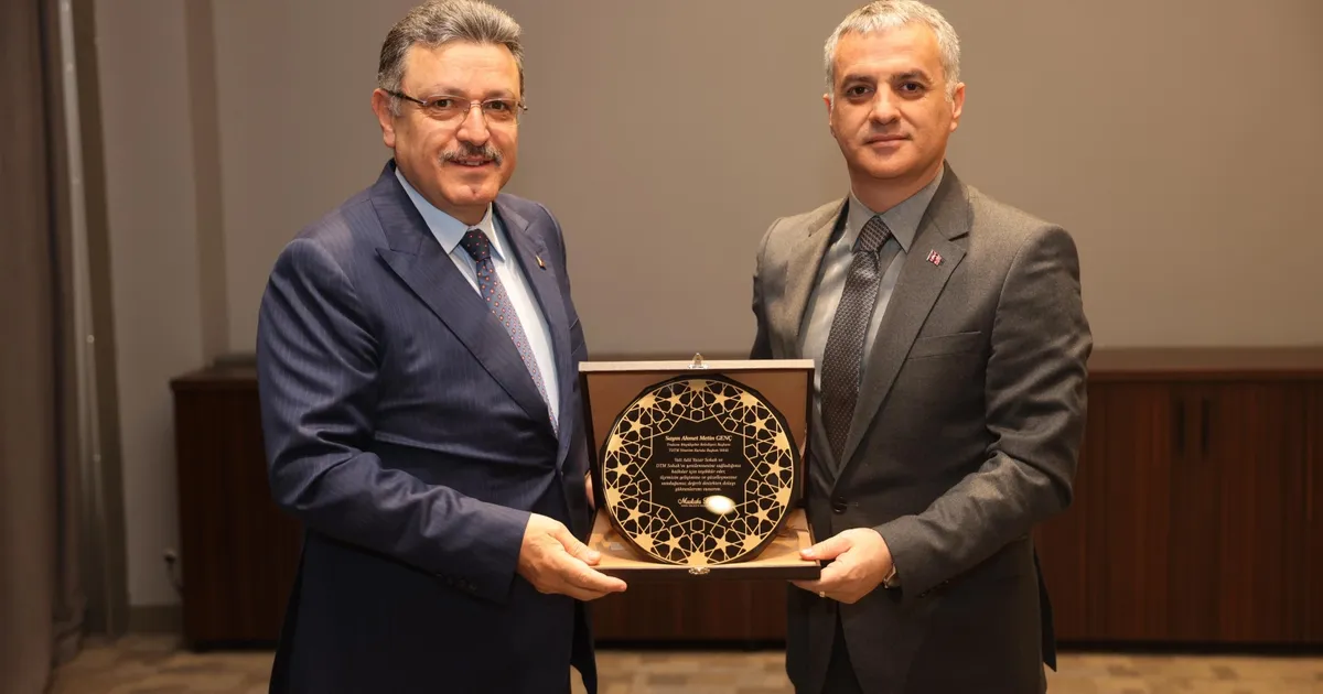 Trabzon Büyükşehir Belediye Başkanı Ahmet Metin Genç’e, Yomra ilçesi Kaşüstü