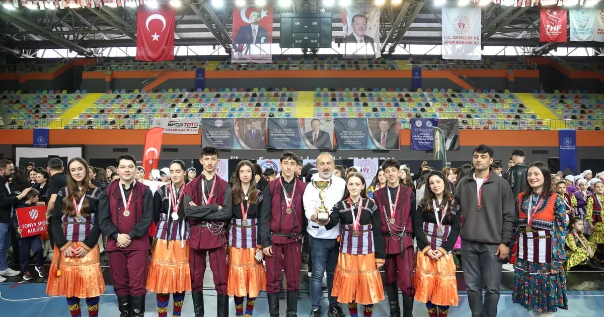 Trabzon’da halk oyunlarında çifte şampiyonluk