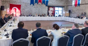 İzmir Büyükşehir Belediye Başkanı Dr. Cemil Tugay, Turizm Konseyi toplantısında