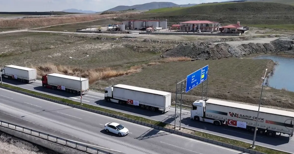 Türkiye’den İran’a ‘şifa kervanı’ yola çıktı