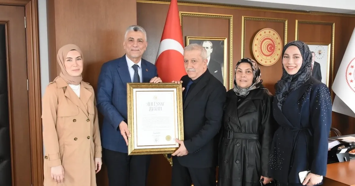 Ücret almayan esnafa Bakan Bolat’tan “Ahi Esnaf Beratı”