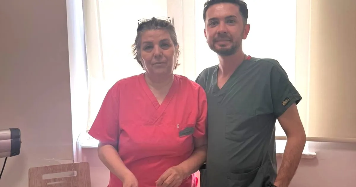 Yardım eden ebe ile yıllar sonra Antalya’da mesai arkadaşı oldu