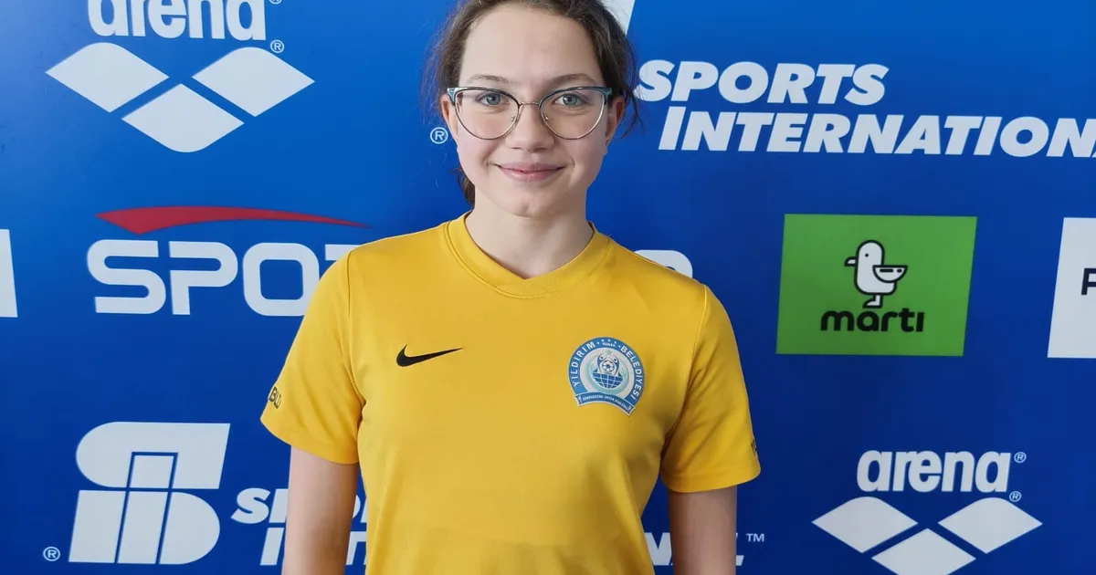 Yıldırımlı yüzücülere milli gurur