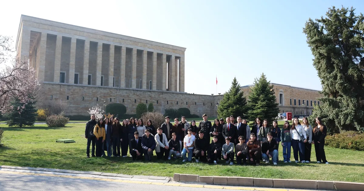 Yürüyen Köşk’ün çınarı Anıtkabir’de hayat buldu… O ağaç klonlama ile çoğaltıldı