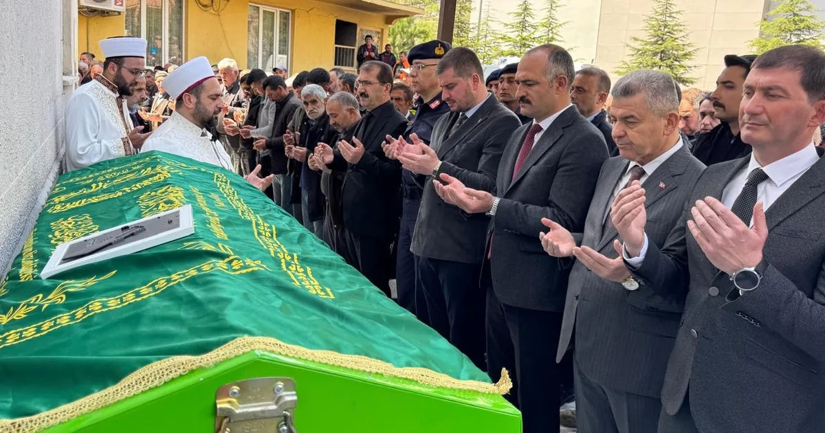 126 gün çığ altında kalan talihsiz çoban son yolculuğuna uğurlandı