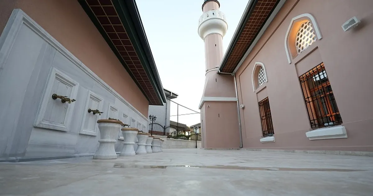 4 asırlık cami ibadete açıldı