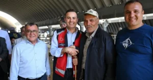 Balıkesir Büyükşehir Belediye Başkanı Ahmet Akın, Kurban Bayramı vesilesiyle hayvan