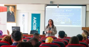 Sakarya Üniversitesi İşletme Fakültesi ev sahipliğinde gerçekleştirilen çalıştayda, eğitim sürecinin