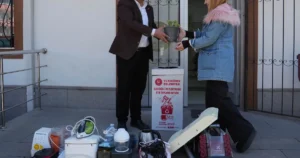 Ankara Keçiören Belediyesi’nin başlattığı elektronik atık toplama kampanyası, kursiyerlerin evlerinde