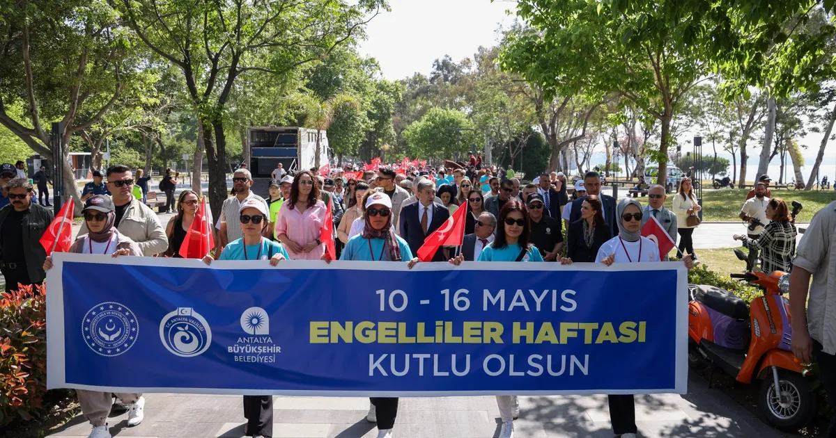 Antalya Büyükşehir Belediyesi, engelli bireylerin rahat ve güvenli ulaşımı için