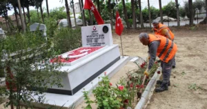 Antalya Büyükşehir Belediyesi, merkez ve 19 ilçedeki mezarlıklarda bakım, onarım