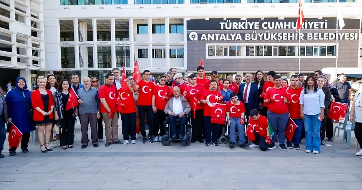 Antalya’da özel bireyler bir günlüğüne asker oldu
