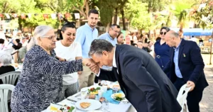 Antalya Muratpaşa Belediye Başkanı Ümit Uysal, Anneler Günü dolayısıyla düzenlenen
