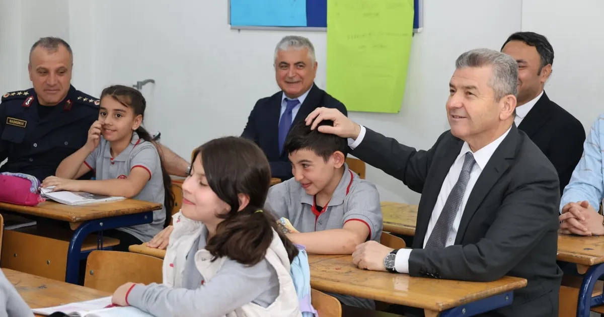 Artvin Valisi Ergün’den okul ziyaretleri