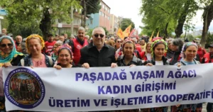 Balıkesir Edremit’te 1 Mayıs Emek ve Dayanışma Günü, binlerce kişinin