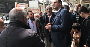 Bornova Belediye Başkanı Ömer Eşki, mahalle gezileri kapsamında Yeşilçam Mahallesi’nde