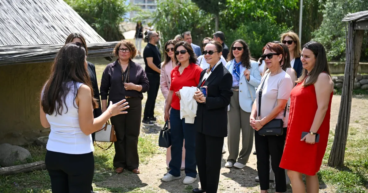 İzmir Büyükşehir Belediye Başkanı Cemil Tugay’ın eşi Öznur Tugay’ın koordinasyonunda