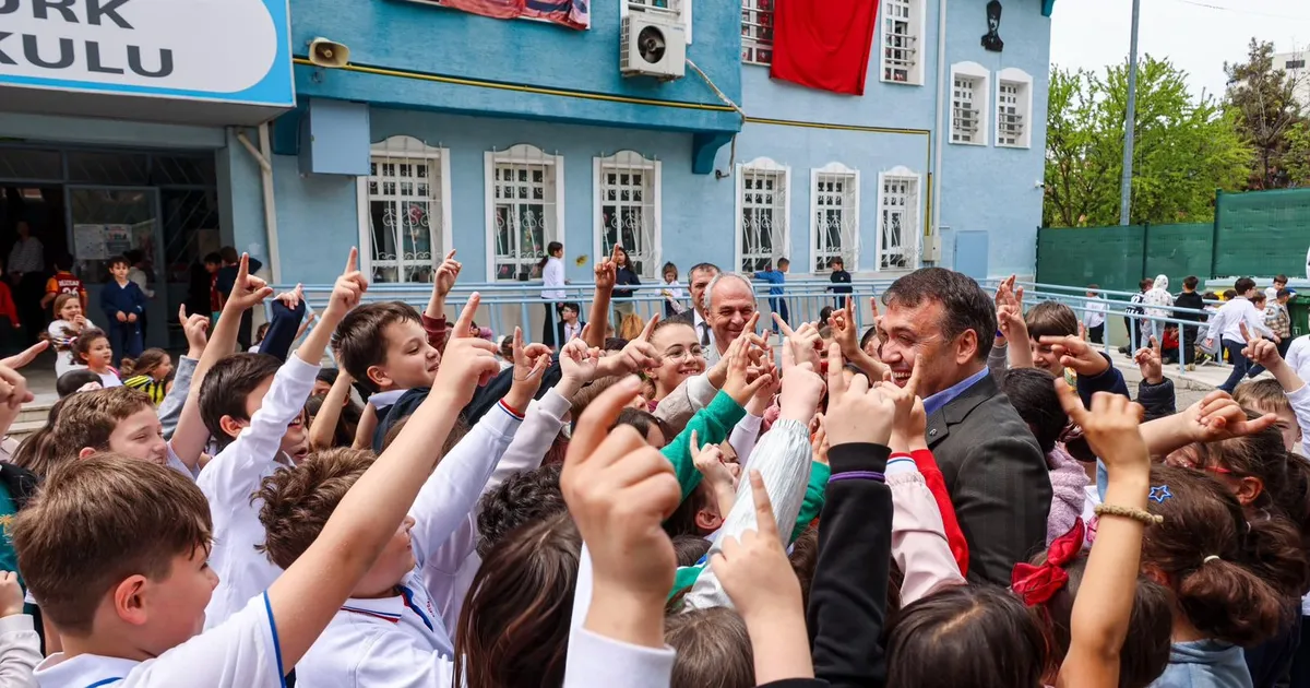 Bilecik’te Vali Sözer’den çocuklara anlamlı ziyaret