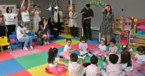 İzmir'de Bornova Belediye Başkanı Ömer Eşki, Anneler Günü kapsamında eşi