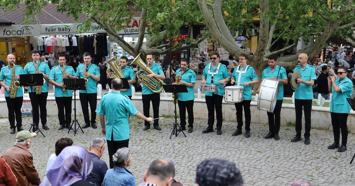 Bursa Büyükşehir Bandosu bahar konserleri ile coşturdu