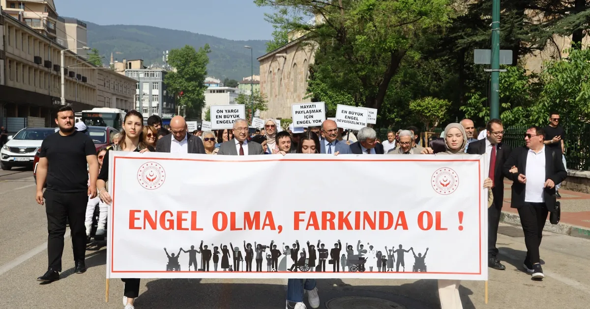 Bursa engelsiz geleceğe yürüdü