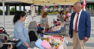 Bursa'da Osmangazi Belediyesi’nin destekleriyle Osmangazi Meydanı’nda kurulan Kadın Girişimciler Sokağı,