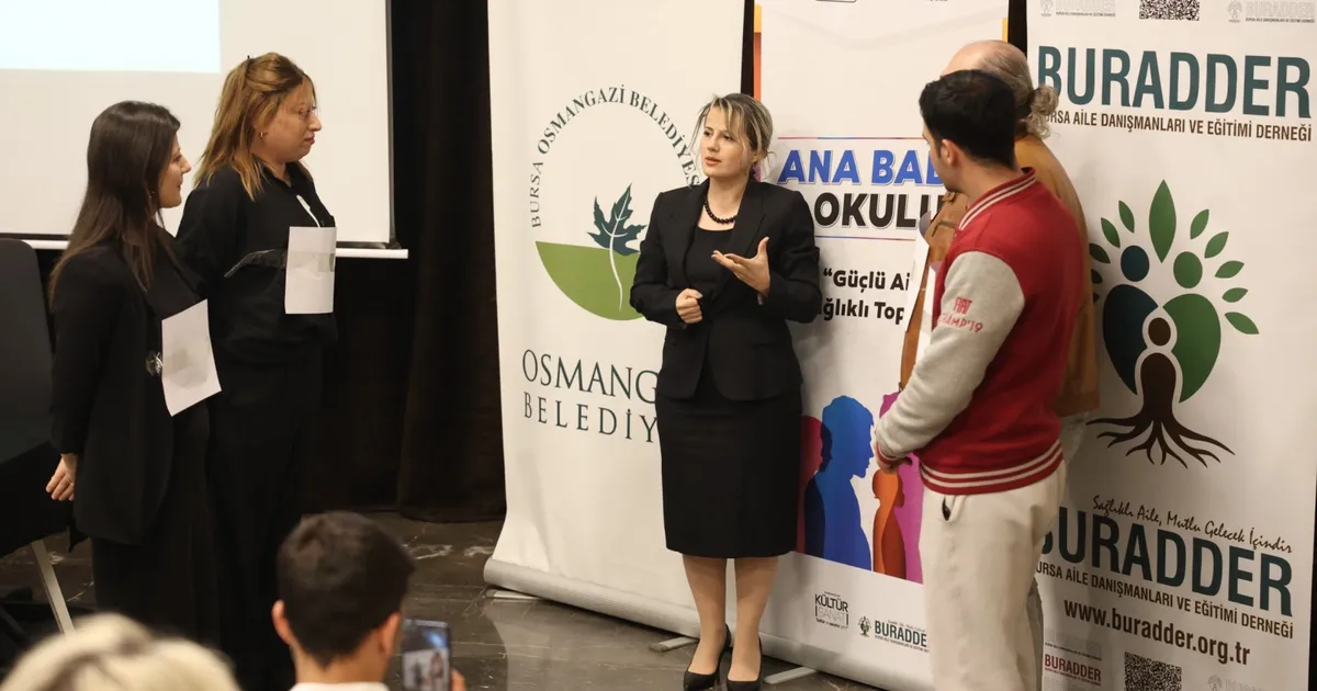 Bursa'da Osmangazi Belediyesi tarafından aile içi iletişimi güçlendirmek, ebeveynlik becerilerini