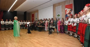 Bursa'da Osmangazi Belediyesi’nin Engelliler Haftası kapsamında düzenlediği türkü dolu etkinlikte,