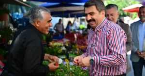 Vatandaş ve esnafla her fırsatta bir araya gelmeye özen gösteren