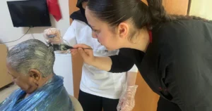 Bursa’da meslek lisesi öğrencileri, Kurban Bayramı dolayısıyla huzurevi sakinlerine kişisel