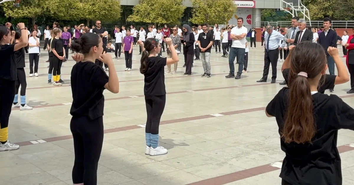 Bursa’da öğrenciler sağlıklı yaşam için hareket etti