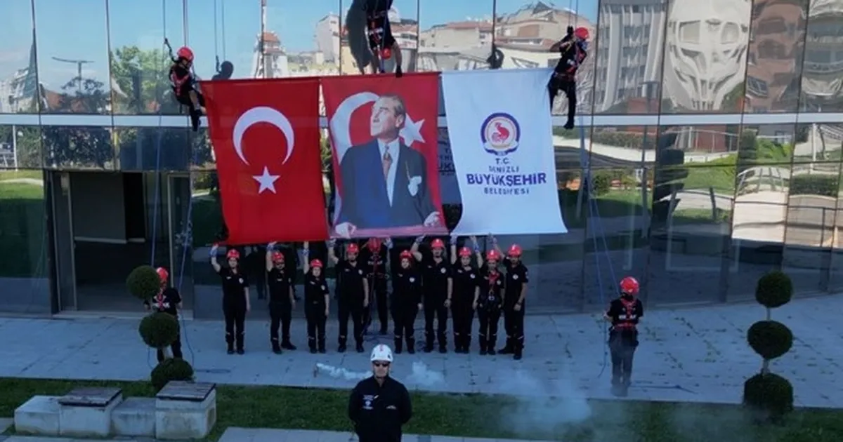 Denizli’de nefes kesen gösteri