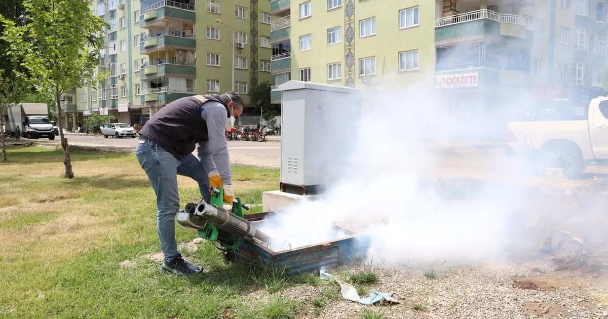 Diyarbakır ilçelerinde haşereyle mücadele aralıksız sürüyor