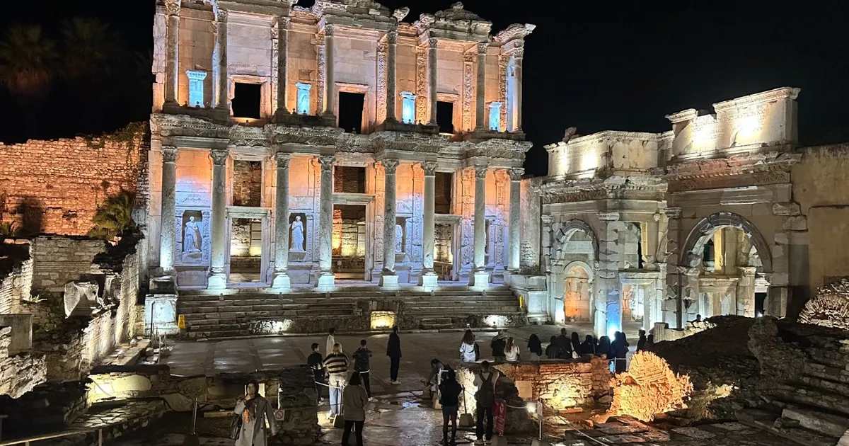 Efes’te gece müzeciliği gençlerle buluşuyor