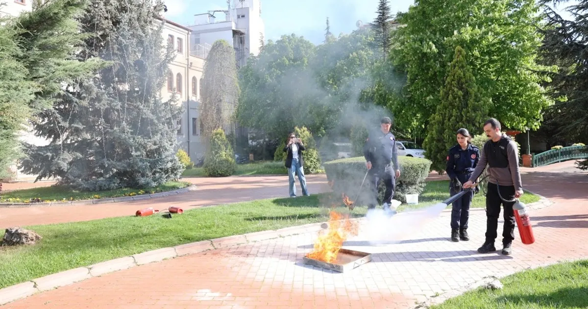 Eskişehir’de otelde yangın tatbikatı gerçeğini aratmadı
