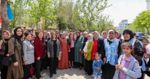 Gaziantep Büyükşehir Belediye Başkanı Fatma Şahin, 25 Aralık Mahallesi sakinleriyle