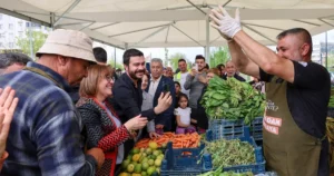 Gaziantep Büyükşehir Belediye Başkanı Fatma Şahin, vatandaşların taleplerini dinledi, ardından