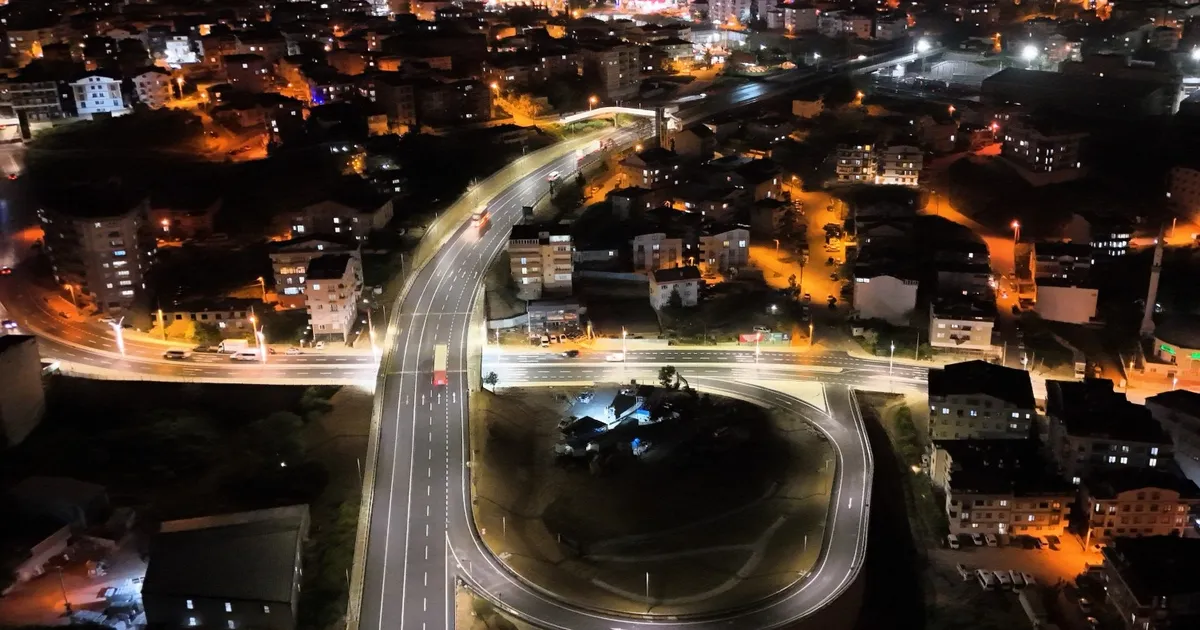 Gebze Eskihisar Feribot Yolu ışıl ışıl