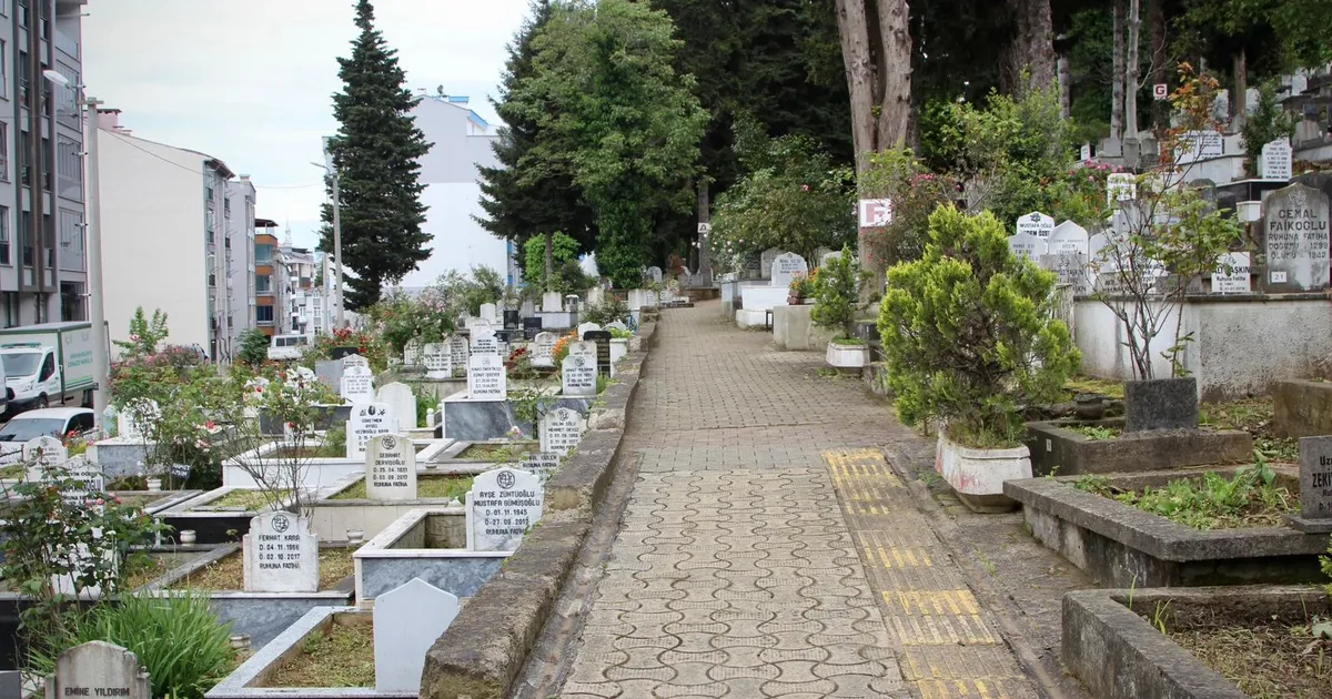 Giresun’da mezarlıklar bayrama hazır
