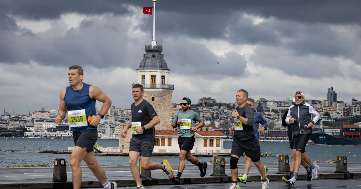 İstanbul yağışta koştu